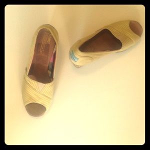 TOMS wedge